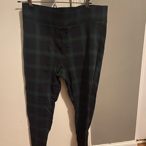 Never worn LOFT plaid leggings size M